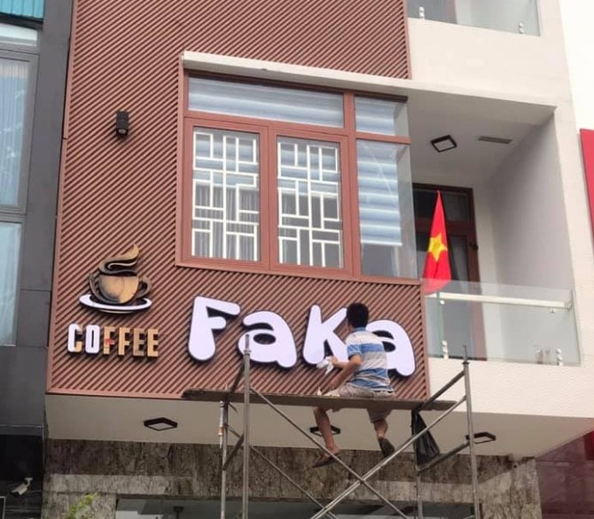 thi-cong-mat-dung-coffee-faka